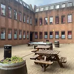 Charming Rooms For Students Only, Cricklewood Lane - Sk
